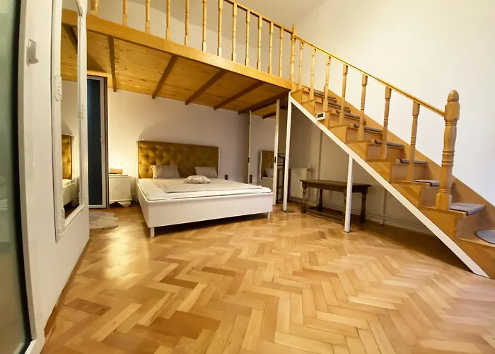 Piața Sfatului Brassai Apartments
